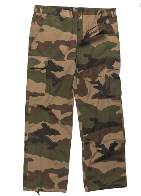 Pantaloni francezi de camuflaj cu o durabilitate excelentă și se potrivesc ușor utilizați